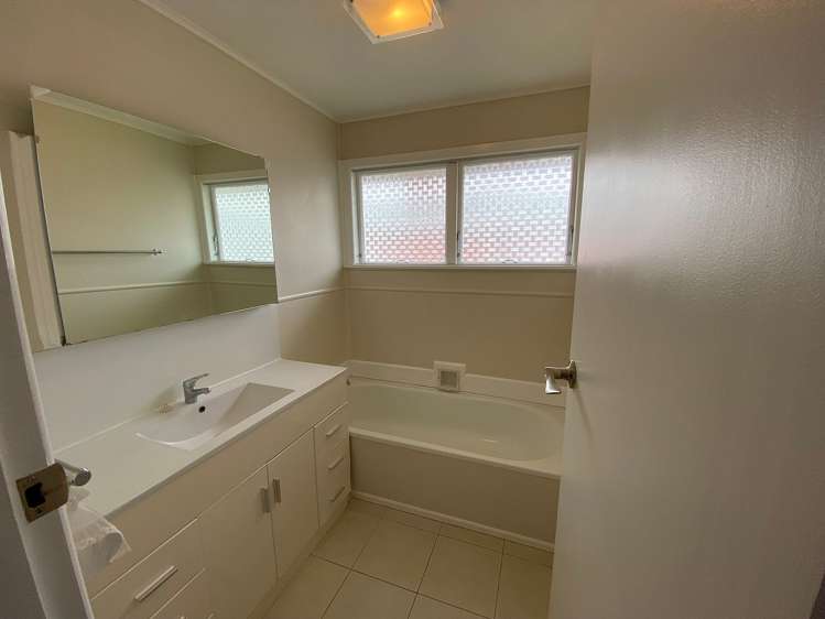 8 Carlson Crescent Silverdale_15