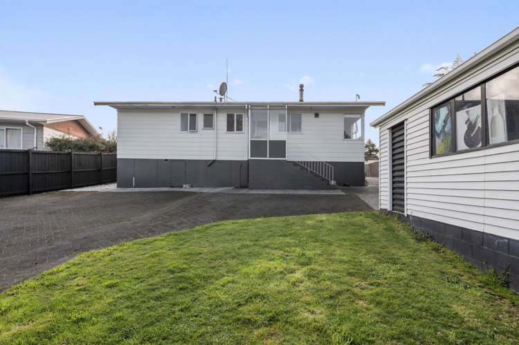 24 Joanne Crescent Pukehangi_16
