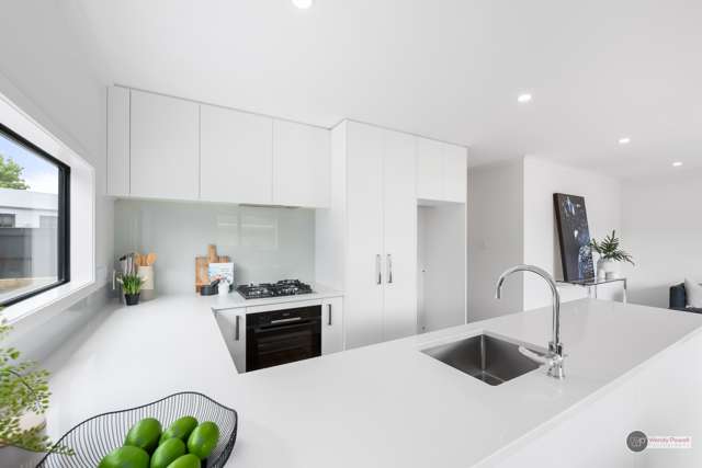 4/51 Kings Crescent Lower Hutt_1