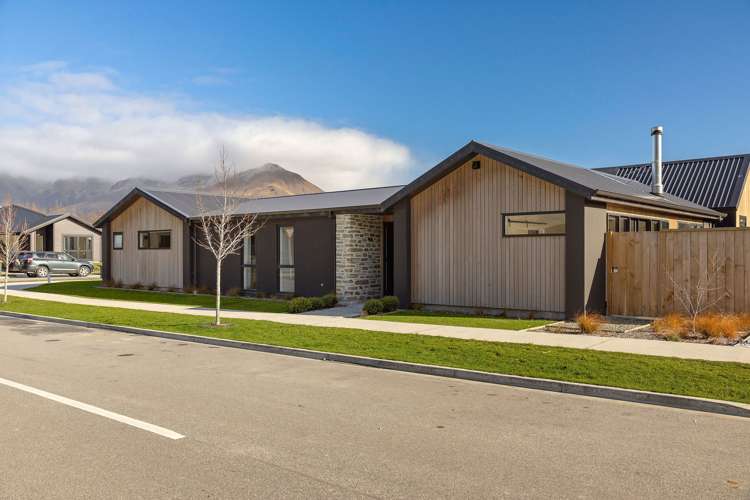 6 Lincoln Road Jacks Point_1