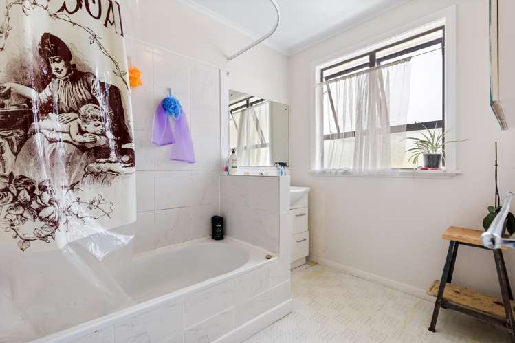 6 Springside Place New Lynn_13