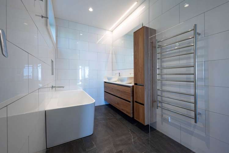 27 Quinns Road Waiatarua_14