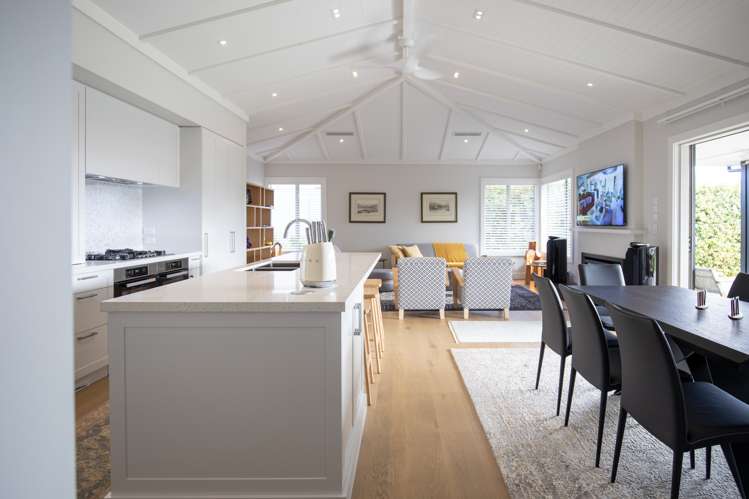 32 Wallis Street Raglan_6