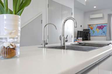 29 De Havilland Road_4