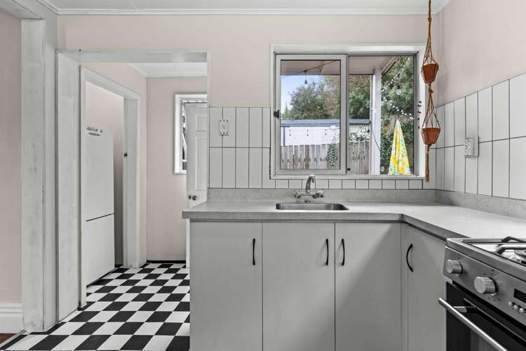 9 Chaucer Road South_3