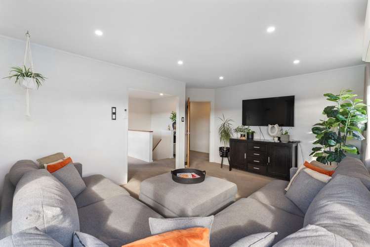 10 Camilla Grove Totara Vale_5