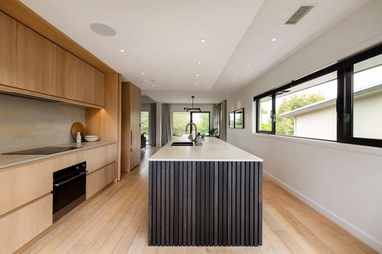 788 River Road Chartwell_18