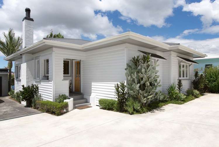 323 Western Hills Drive Avenues_19