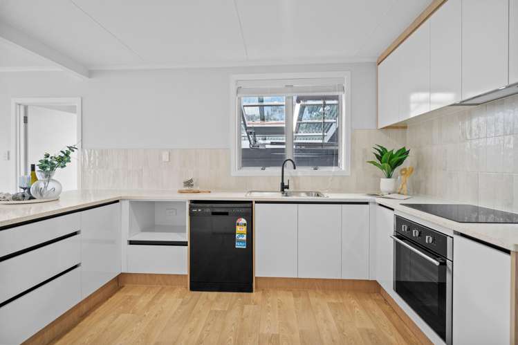 16 Rhonda Avenue Deanwell_9