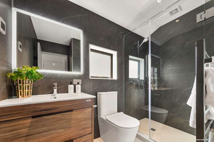 2/7 Brookfield Road Te Atatu Peninsula_8