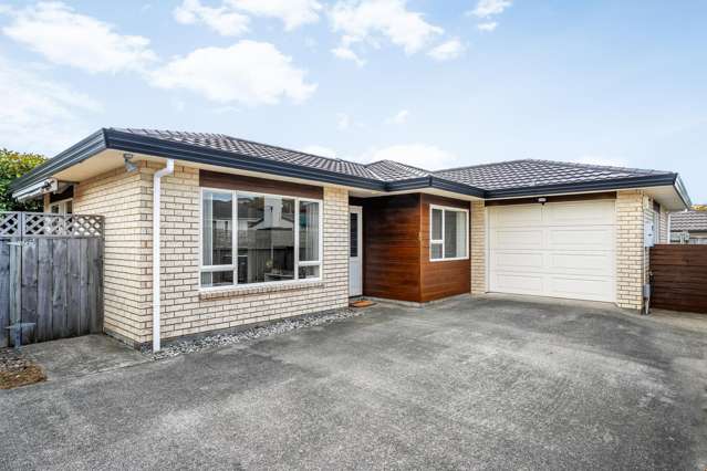 Hidden Gem with Sun, Space & Easy Living!