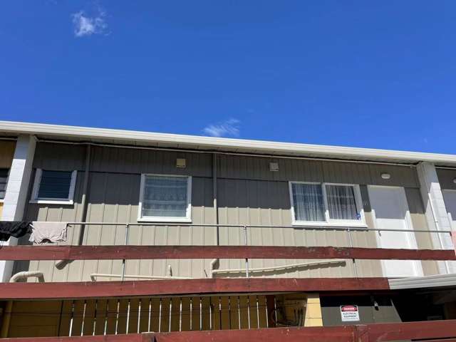 Upper floor 1 bedroom home ! Water included an...