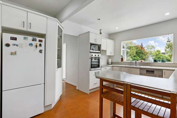 8 Lookout Drive Laingholm_4