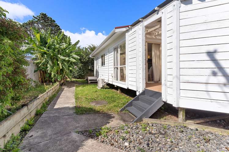 12B Rosier Road Glen Eden_11