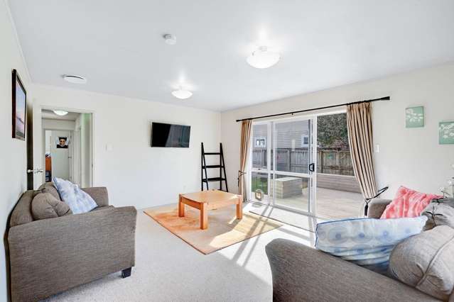 300 Shakespeare Street 11373_1
