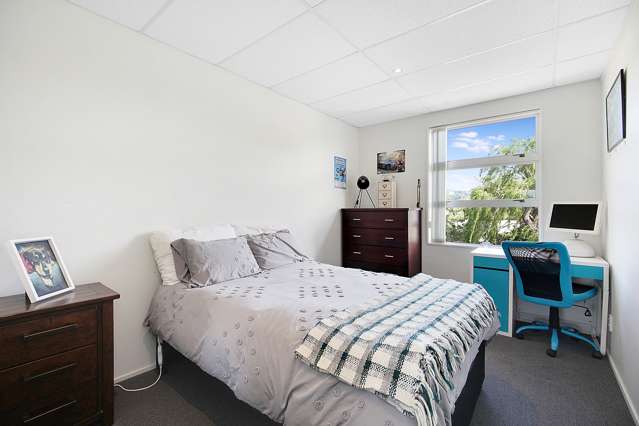 2/6 Raycroft Street Waltham_1