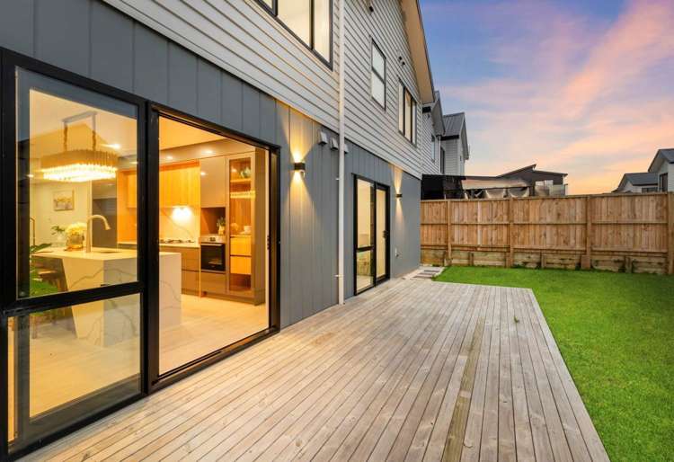 12 Woodacre Street Flat Bush_21
