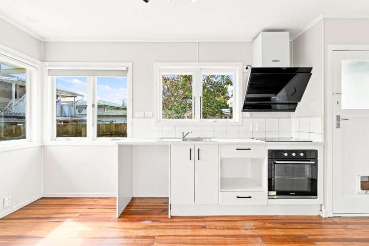 3 Ozich Avenue Te Atatu South_16