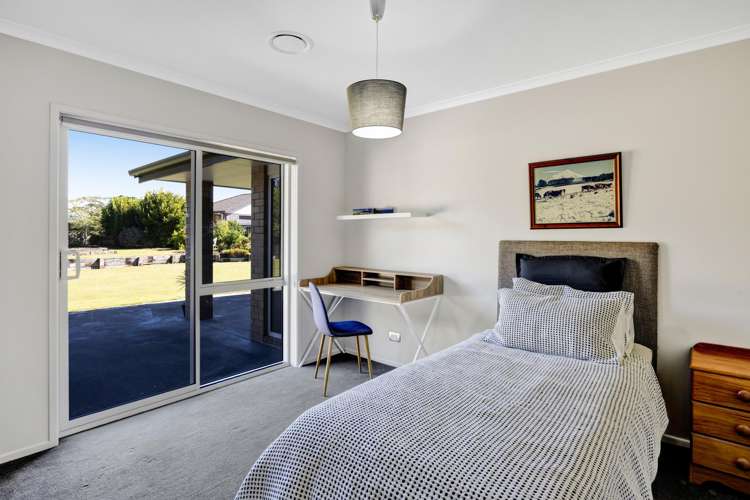 1 Elizabeth Grove Stratford_18