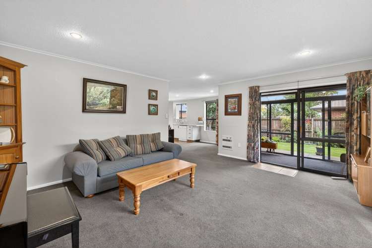 2/58a Daniels Road Redwood_2