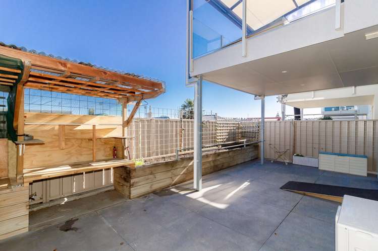 563 Marine Parade Napier South_16