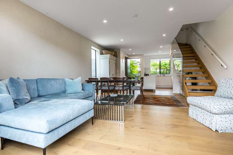 2/37 Glen Atkinson Street St Heliers_10