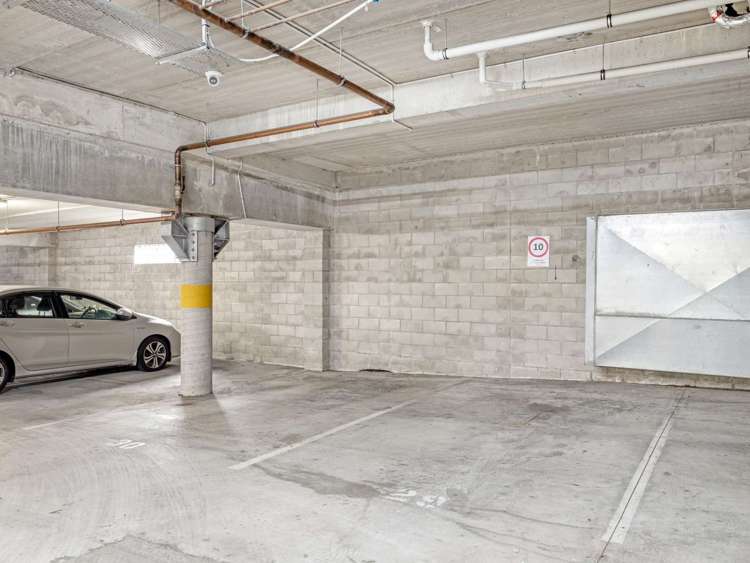 17/11 CARLOS DRIVE Flat Bush_25