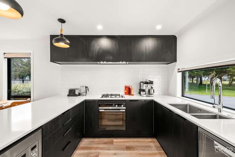 7 Leo Waikari Crescent Wallaceville_9
