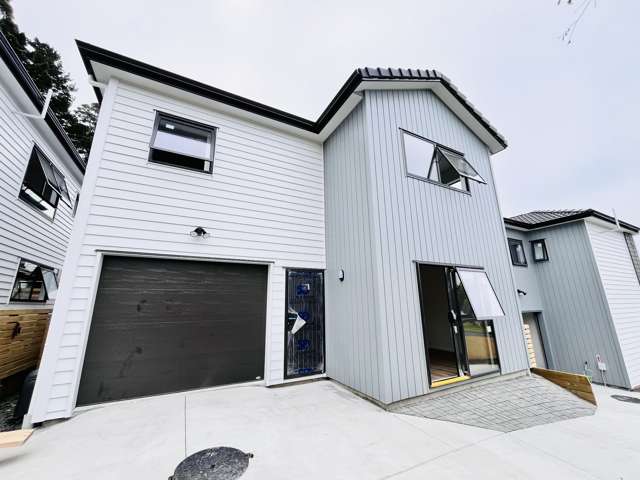 Brand New Free Standing Home in Macleans School Zone