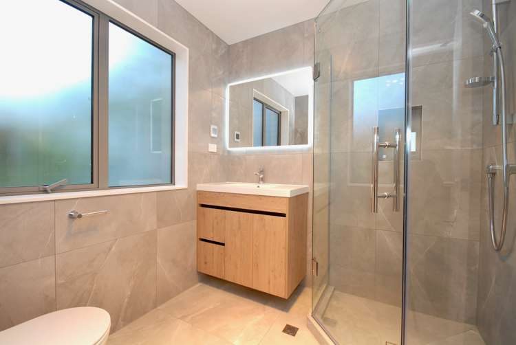 8/11 Celeste Place Totara Vale_13