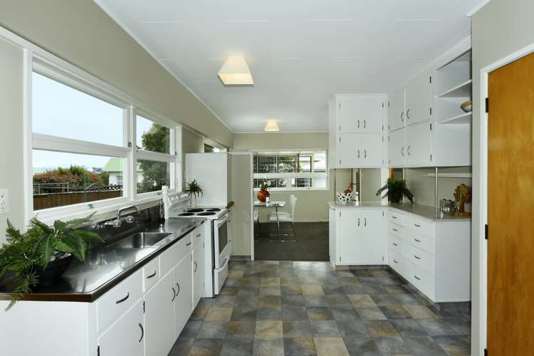 10 Kipling Crescent Stoke_7