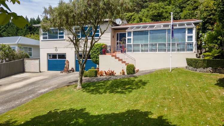 39 Sunrise Boulevard Tawa_24