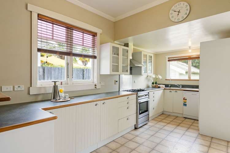 15 St Winifreds Avenue Hamilton East_7