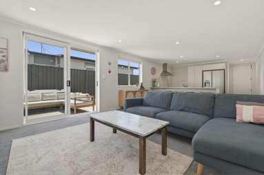 22 Tabraham Crescent_3