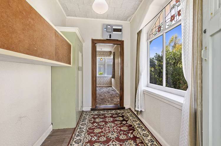 124 Apu Crescent Lyall Bay_11