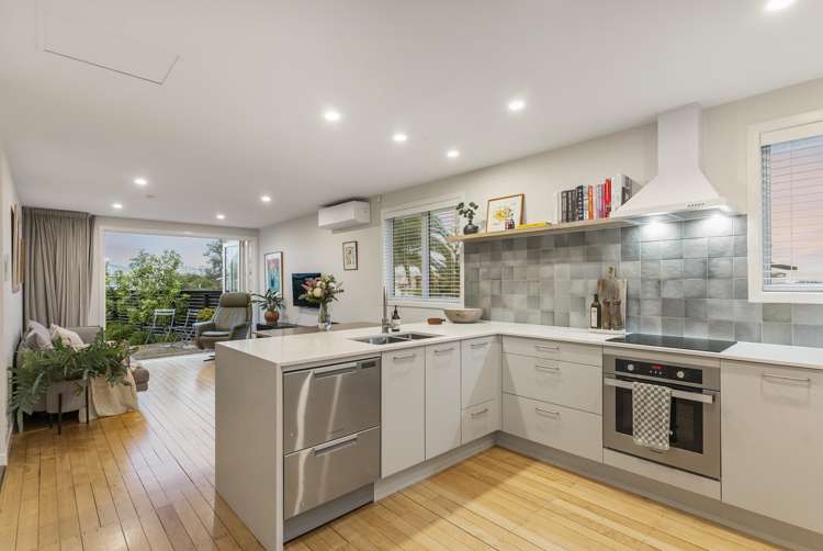 27 Kirrie Avenue Te Atatu South_9