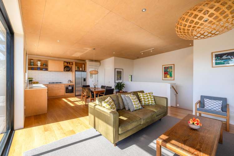 58 Victoria Road South Onetangi_11