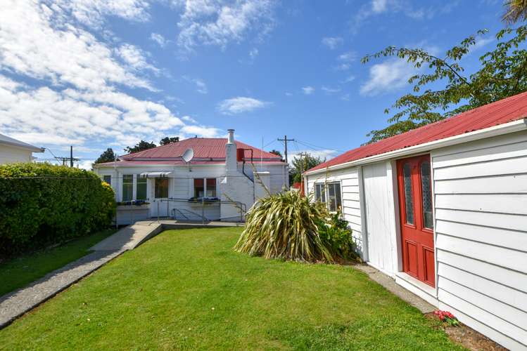 212 High Street South Carterton_19