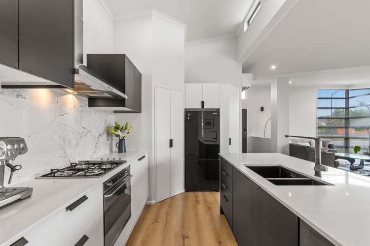 17 Bottle Lake Drive Parklands_3