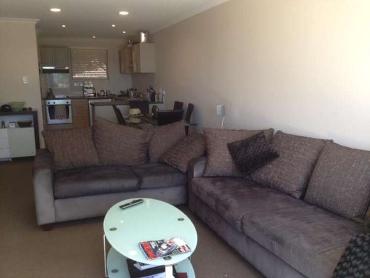 2/8 Monte Cassino Place Birkdale_3