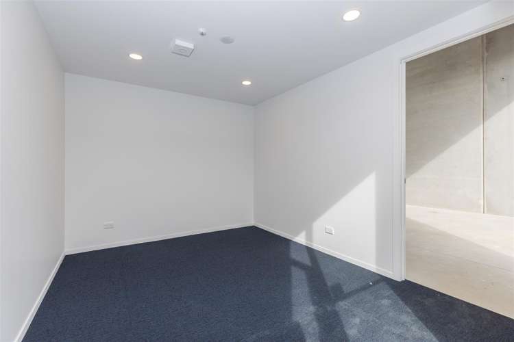 Unit 19 at 15 Earthmover Crescent Burbush_3