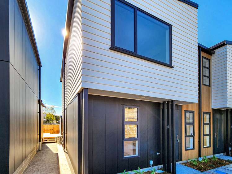 4/11 Lees Grove Wainuiomata_0