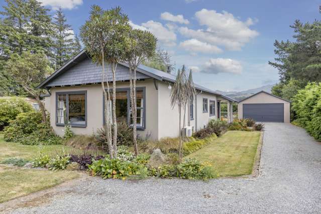 Idyllic Country Home with Spacious Grounds