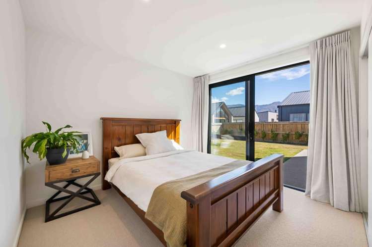 6 Moonstone Street Albert Town_12