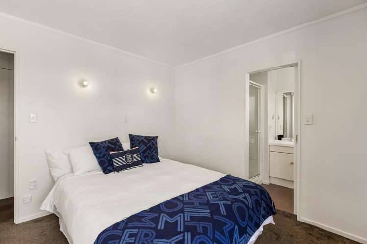 6 Erskine Close Island Bay_8