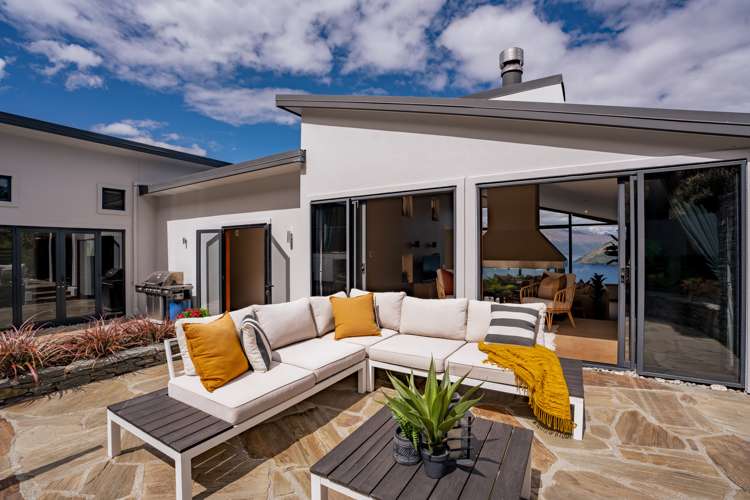 145 Wynyard Crescent Fernhill/Sunshine Bay_14