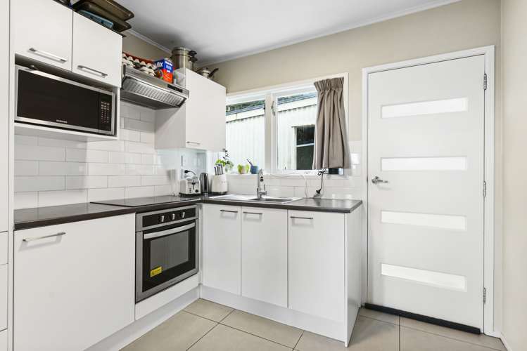 2/17a Kawau Road Greenlane_5