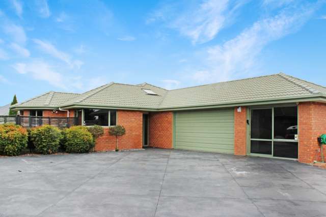Modern Three Bedroom Home Plus Office/Studio
