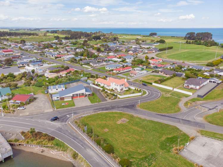 2 Jetty Street Riverton_28