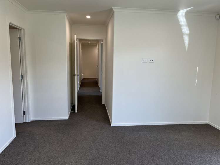 29 Cabourne Drive Glenview_12